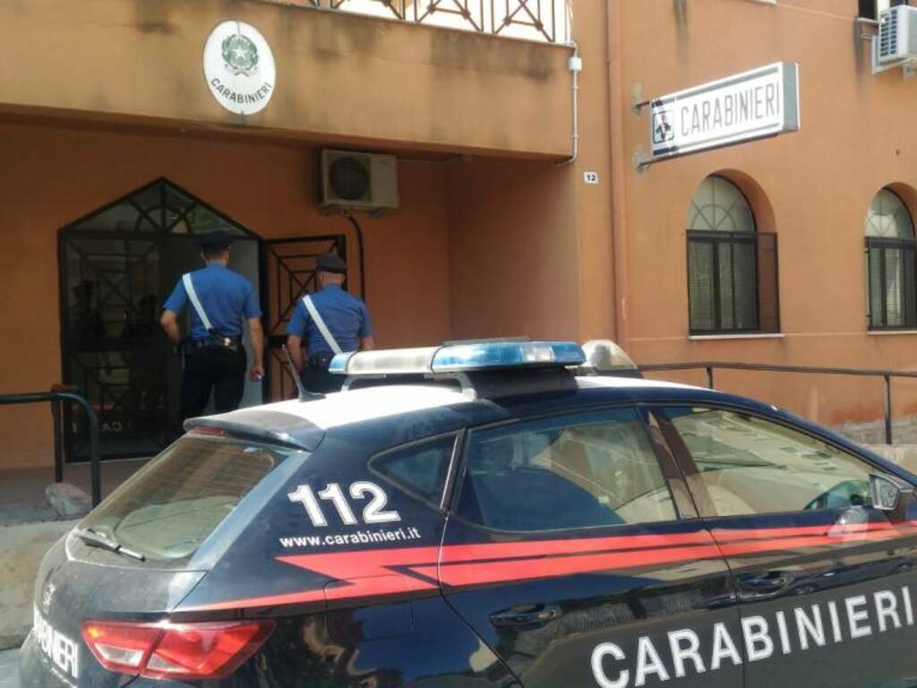 Partinico carabinieri davanti compagnia stazione