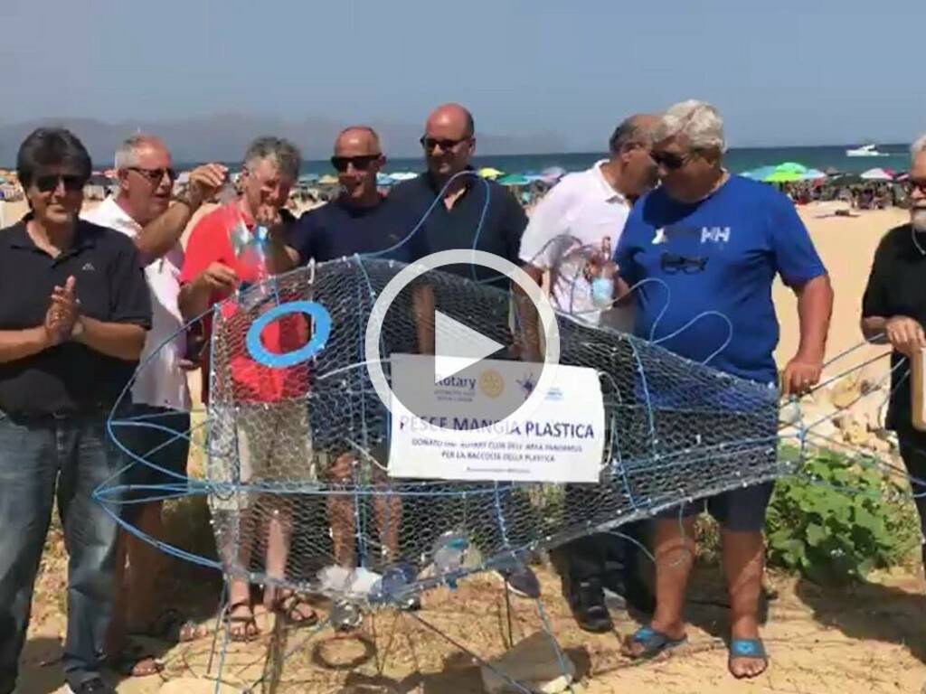 Balestrate inaugurazione pesce mangia plastica spiaggia 3-8-2019 (2)