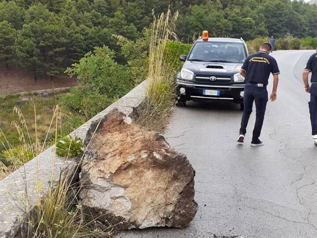 Montelepre crollo masso sp 40 30 agosto 2019