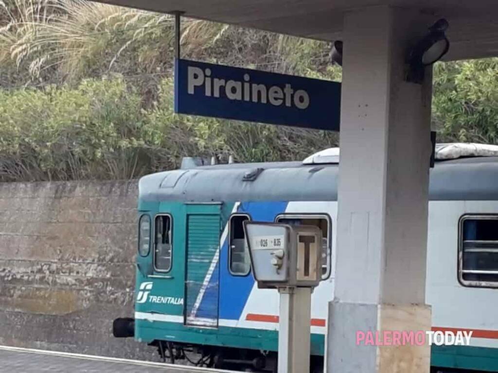 Carini stazione ferroviaria Piraineto