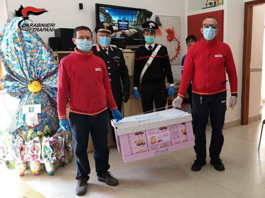Alcamo carabinieri consegna colombe comunità alloggio Pasqua (2)