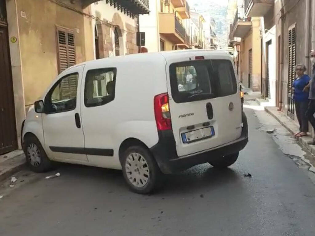 Partinico incidente via Roma furgoncino Fiat Panda un ferito