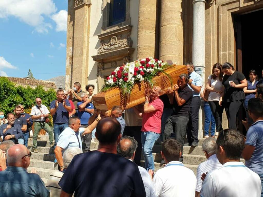 Partinico funerali Sandro Inghilleri morto con deltaplano