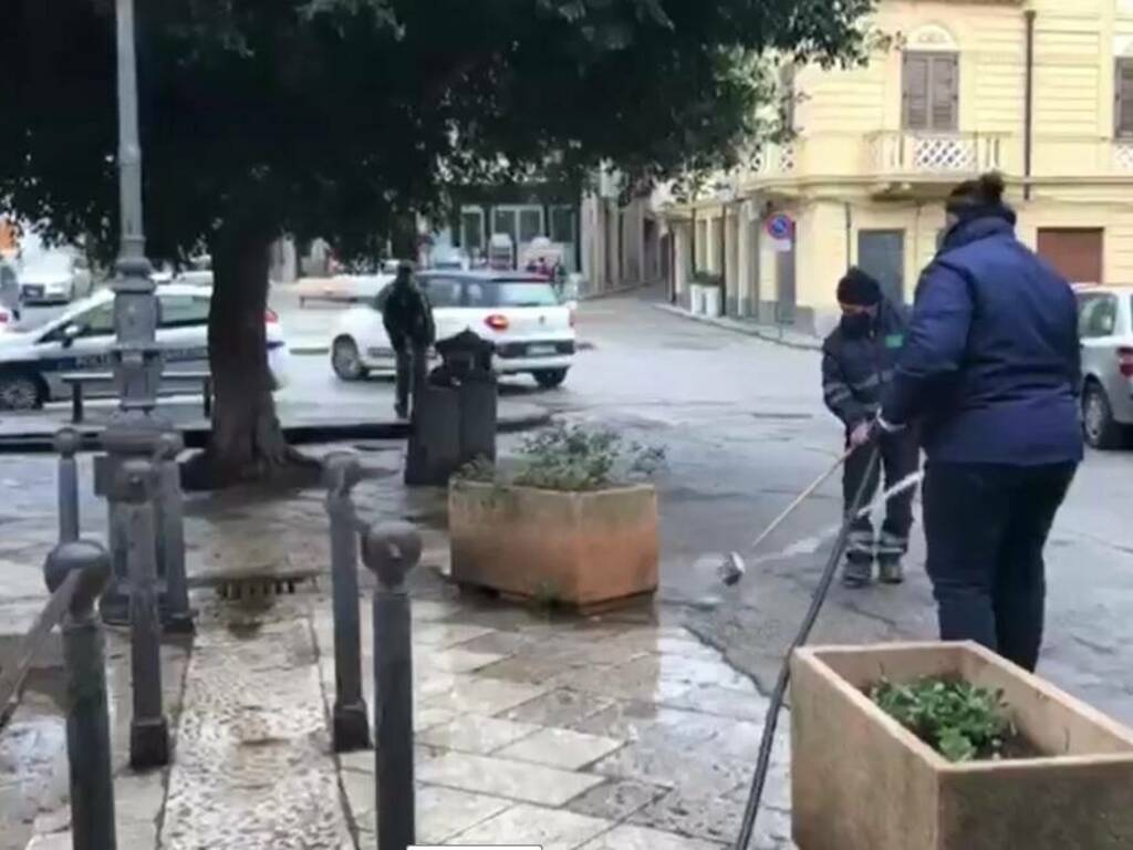 Partinico pulizia fontana barocca 8 cannoli piazza Duomo 1-2-2021