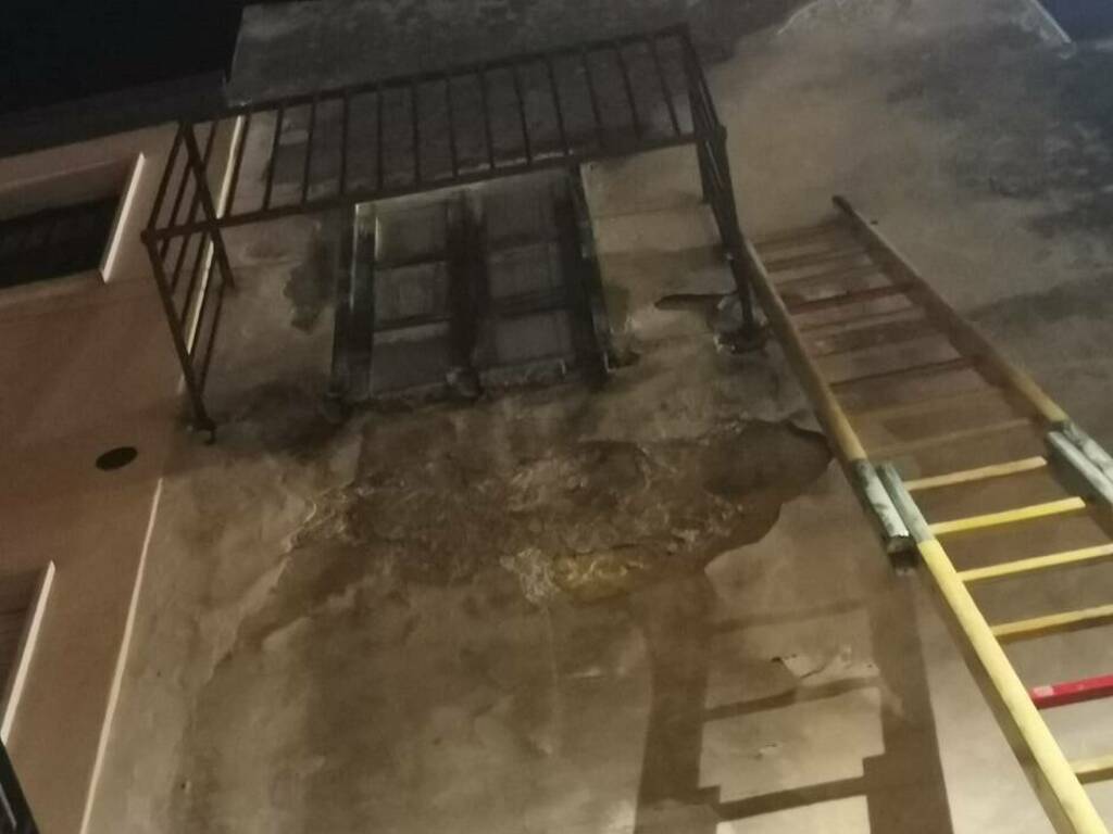 Alcamo crollo balcone casa via Sant'Oliva 7-9-2021