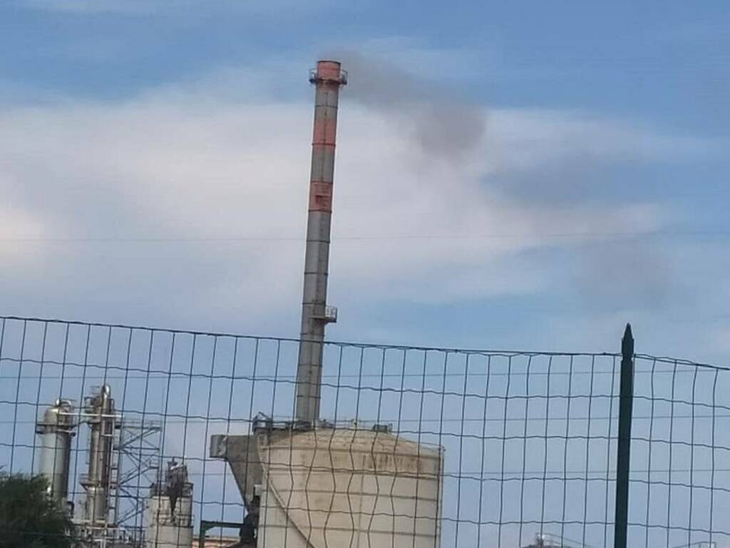 Partinico distilleria Bertolino canna fumaria ottobre 2021