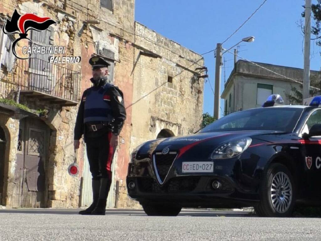 Partinico auto carabinieri posto blocco