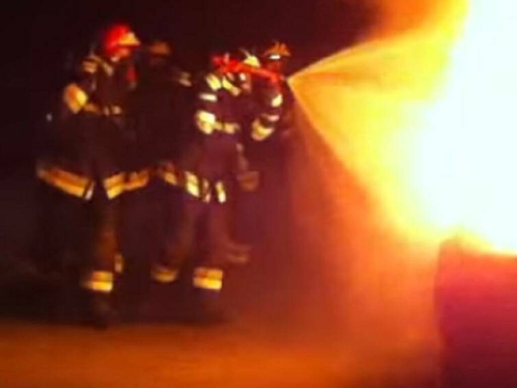vigili fuoco incendio auto (2)