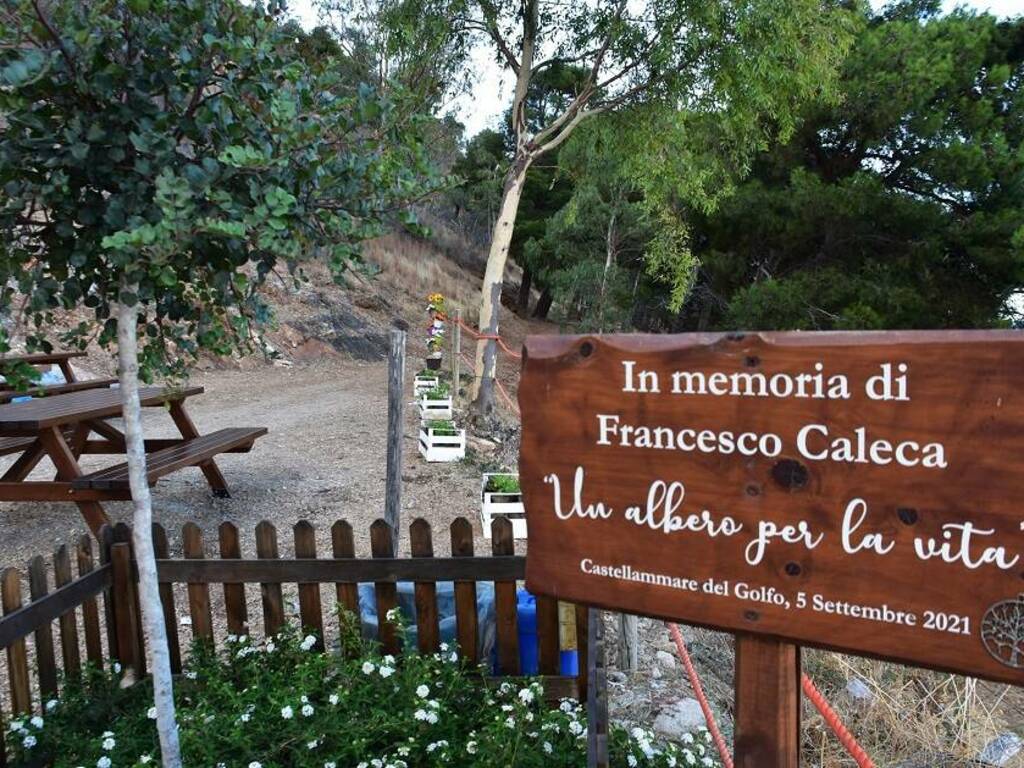 Castellammare inaugurata area verde intitolata a Francesco Caleca (2)