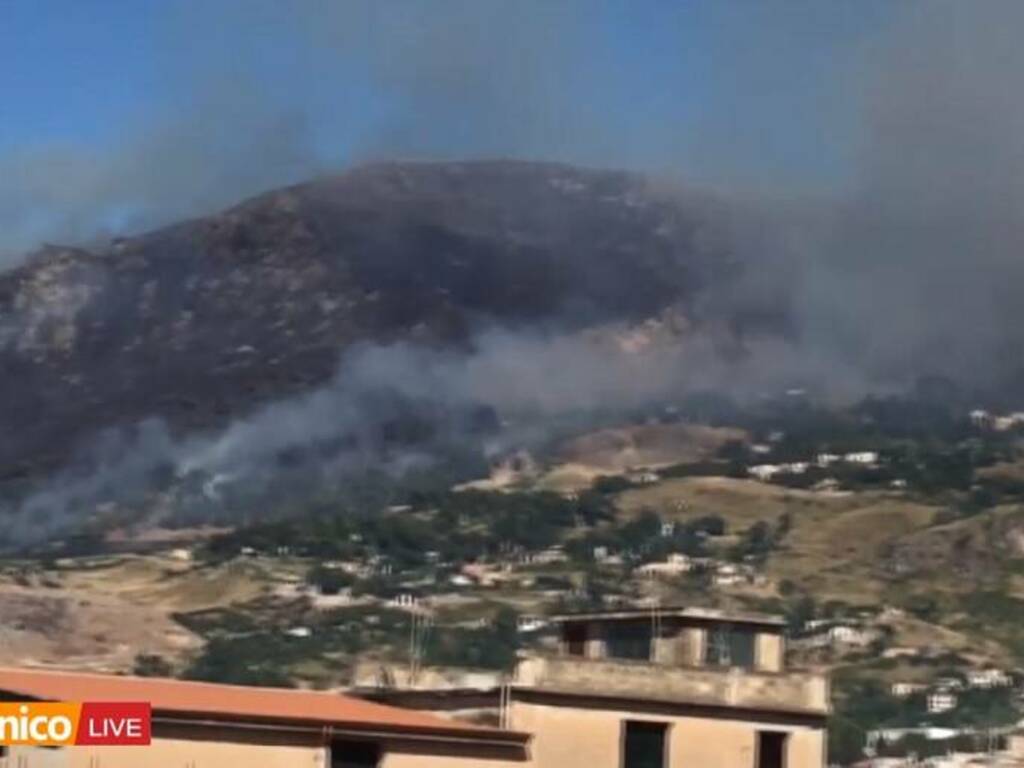 Borgetto incendio montagna Romitello4-8-2022
