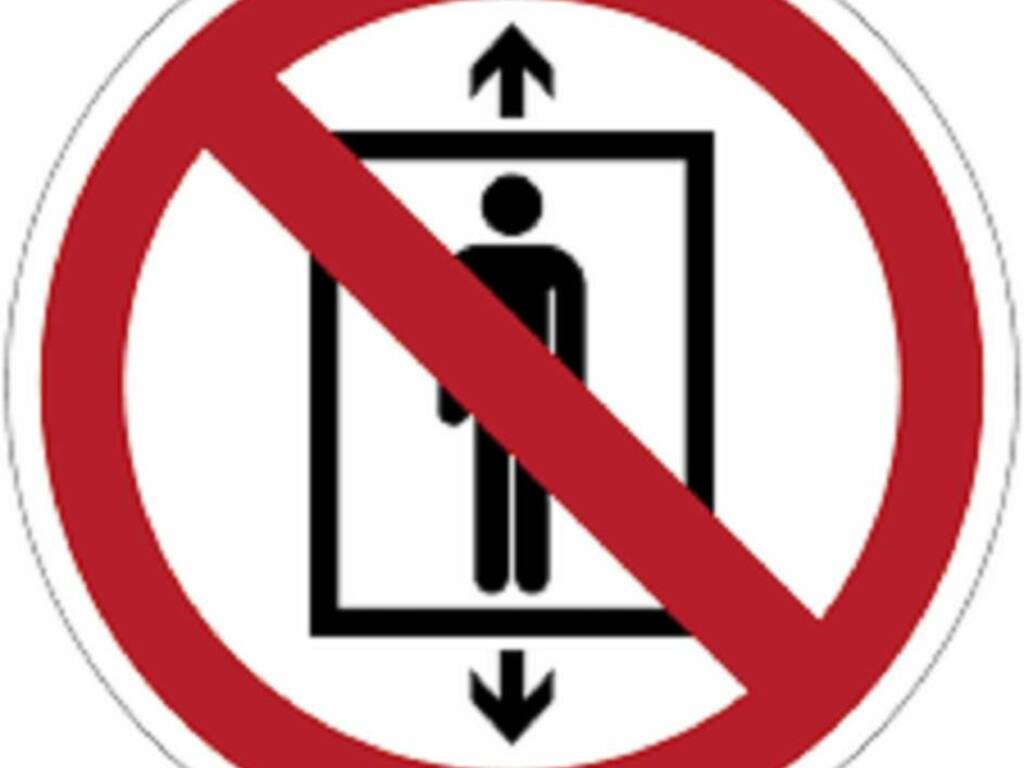 simbolo divieto utilizzo ascensore