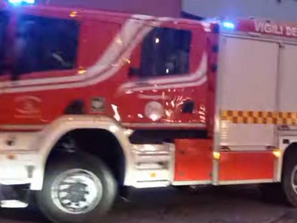 A fuoco questa notte un furgone sulla A29 nel territorio di Alcamo, il mezzo mentre era in marcia ha cominciato a far fuoriuscire fumo