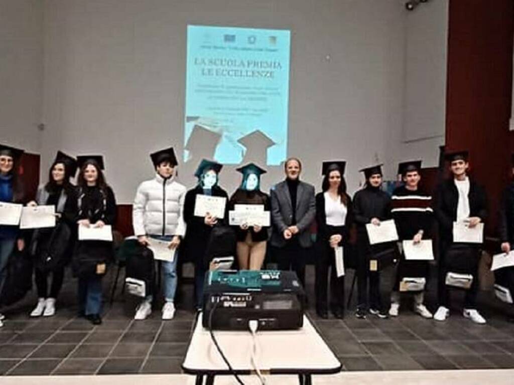 Premiati 12 studenti dell'Itc di Partinico per aver conseguito il diploma col massimo dei voti