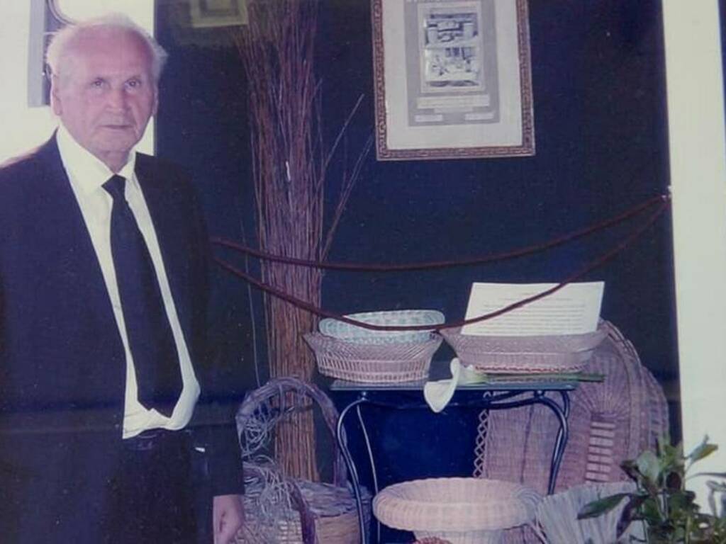 Muore mastro Michele Lunetto, l’ultimo intrecciatore artigianale di cestini in vimini che era rimasto in vita 
