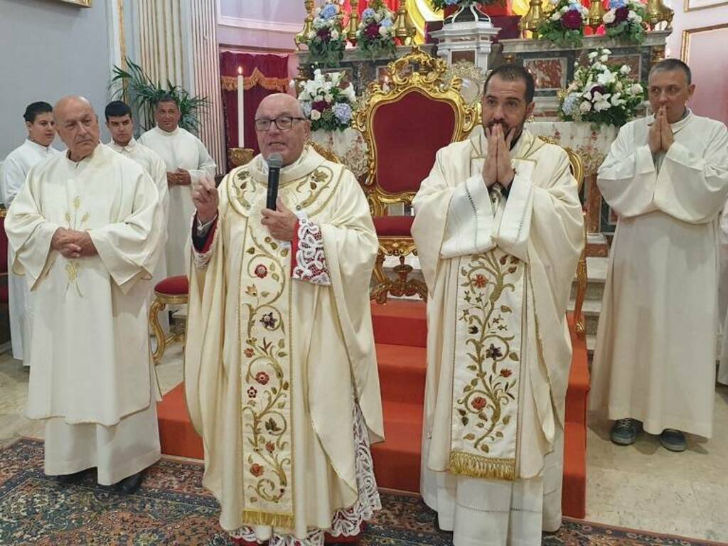 Celebrati in chiesa Madre i 52 anni di sacerdozio dell’arciprete di Partinico, monsignor Salvatore Salvia, circondato dall’affetto di tanti fedeli 