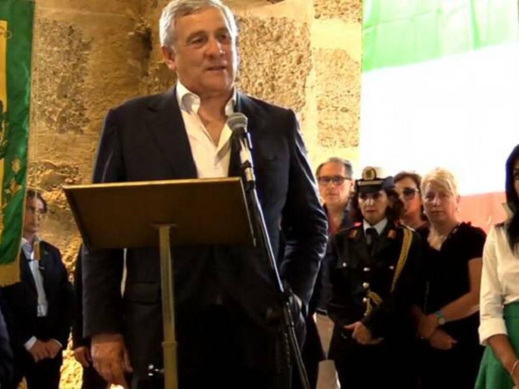 Il ministro Tajani in visita istituzionale a Partinico con i vertici regionali di Forza Italia, il suo discorso alla Cantina Borbonica