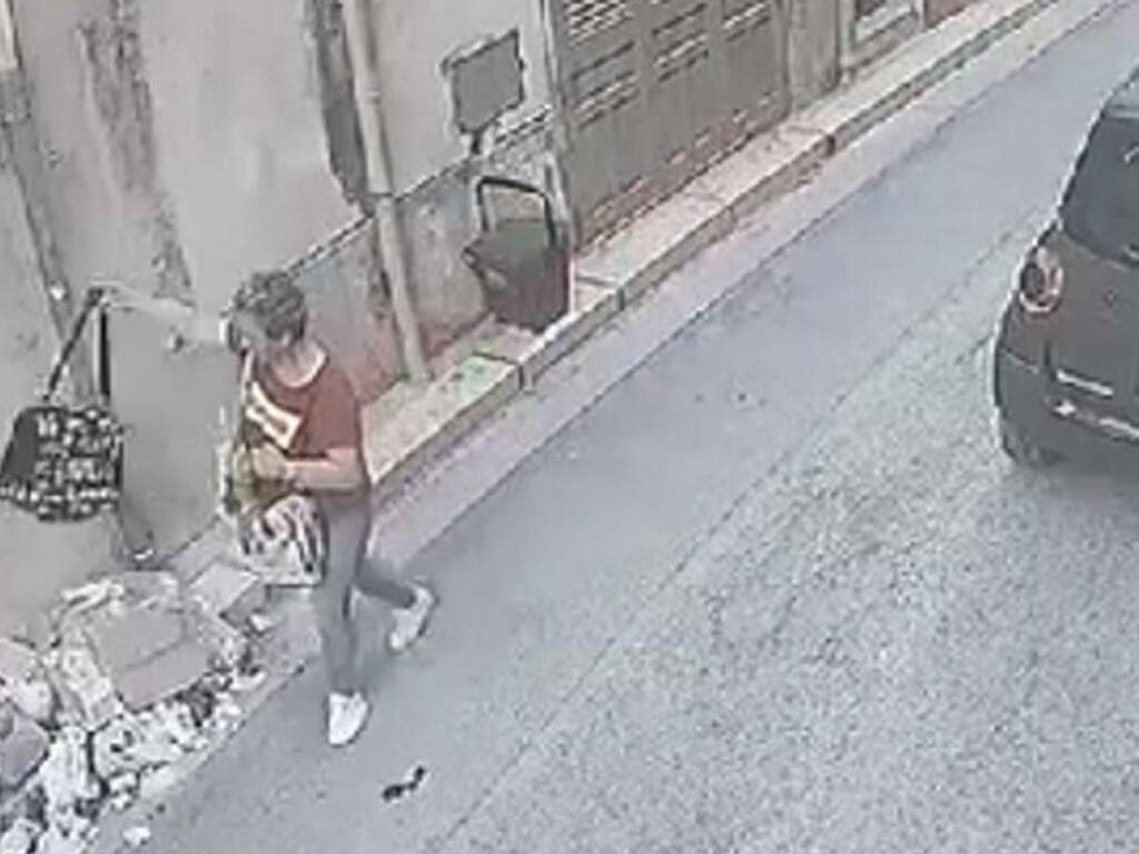 Il sindaco di Partinico lancia anatemi contro gli sporcaccioni beccati dalle telecamere ad abbandonare rifiuti 