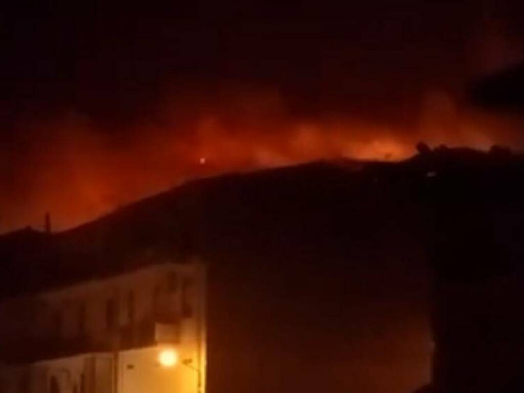 L’emergenza incendi imperversa a Borgetto e nei dintorni, evacuati campo boy scout, comunità psichiatrica e una settantina di famiglie 