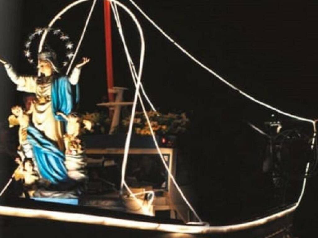 In festa Trappeto per celebrare Maria Santissima Assunta, il simulacro sarà portato in processione a mare su una barca 