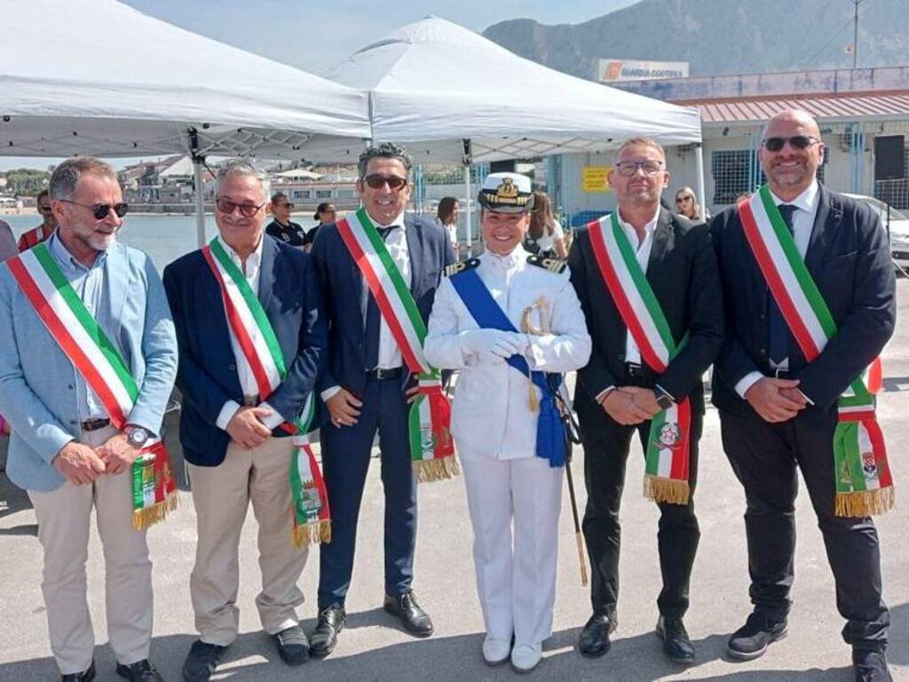 Cerimonia per l’avvicendamento al comando della guardia costiera di Terrasini, lascia Ecoardo De Matteis e subentra Laura Lucaioli 