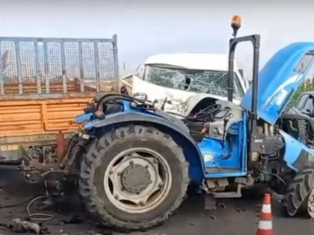Il conducente di un trattore è in gravi condizioni a Partinico, è stato investito da un furgone sulla statale 113