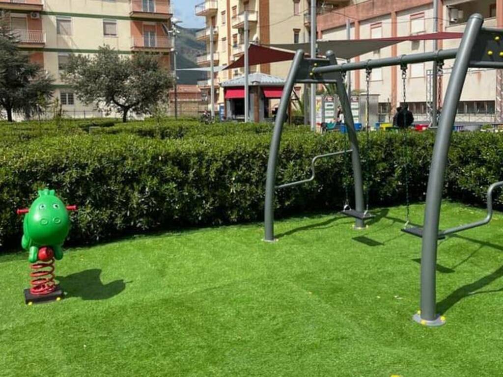 A Carini inaugurato un parco giochi inclusivo grazie alla generosità di un imprenditore che ha arredato l’area  