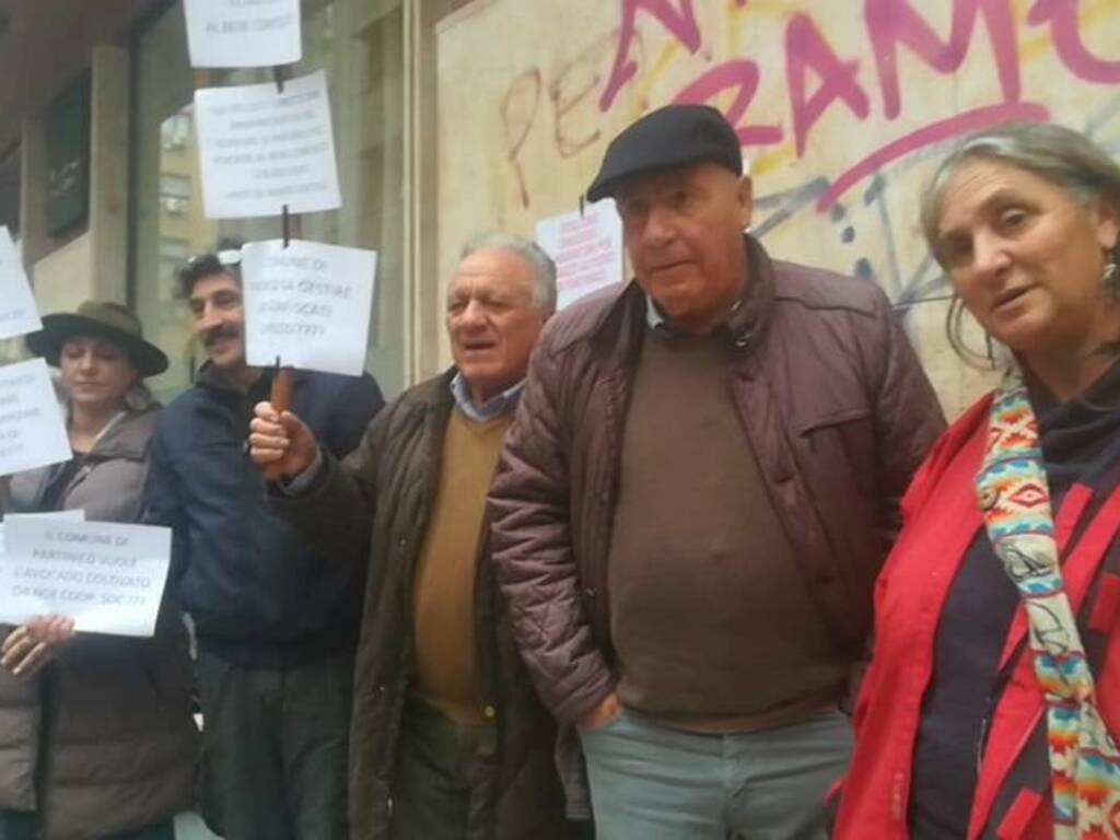 La cooperativa Noe deve sloggiare dal bene confiscato a Partinico, il Comune intima sfratto, questa mattina protesta a Palermo