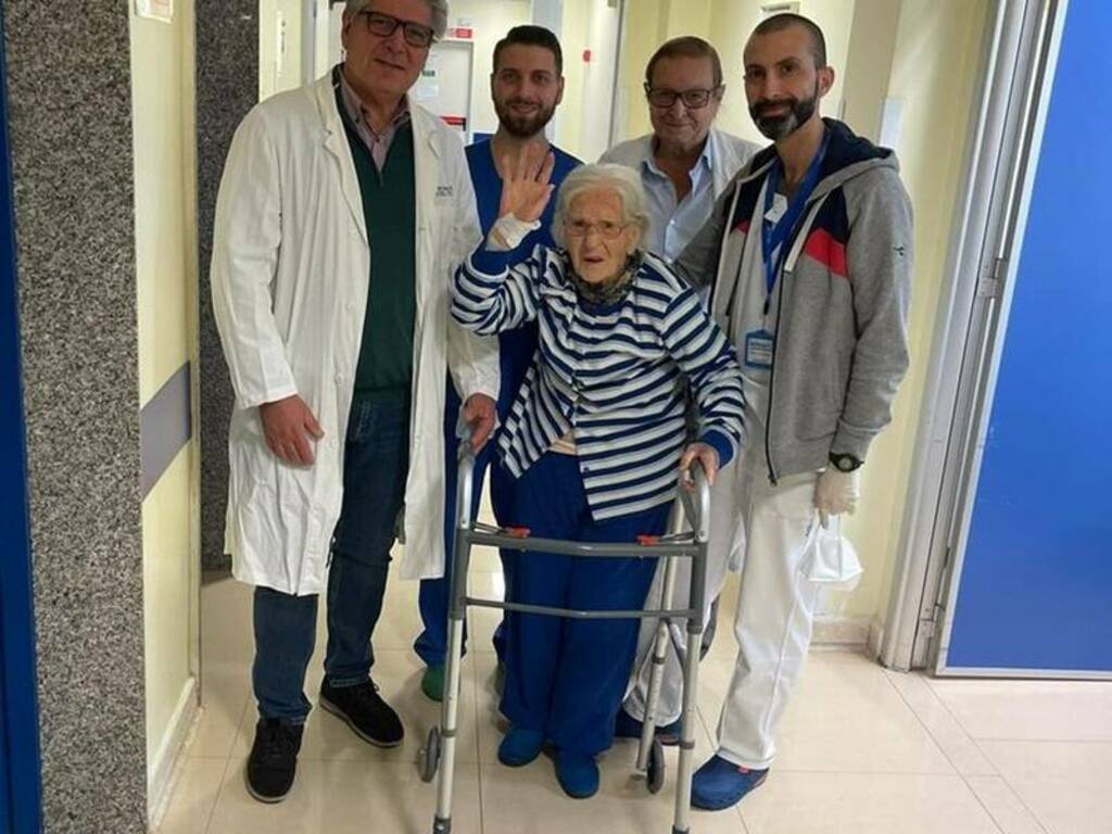 La storia di Crocifissa Iacona, a 101 anni si frattura il femore e dopo un’operazione torna in piedi 4 giorni dopo 