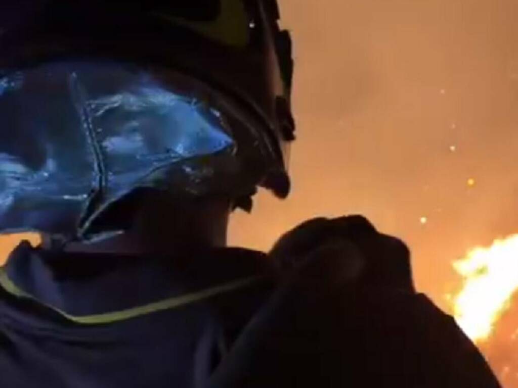 Un incendio ha colpito la zona di Visicari a Castellammare del Golfo, piromani mettono a rischio terreni coltivati e una villetta 
