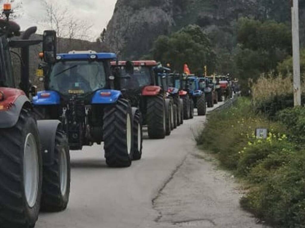 Nuova protesta contro la crisi dell’agricoltura, adesioni da Partinico e dai paesi limitrofi al corteo partito da Castelvetrano  