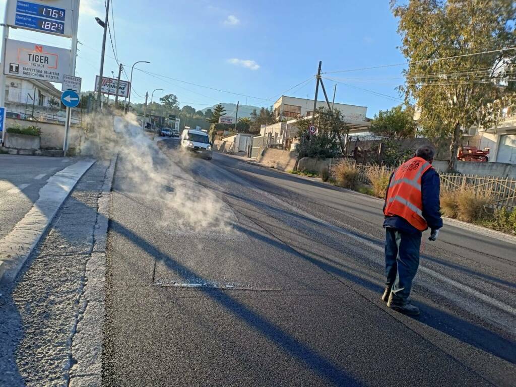 Ancora lavori sulle strade di Alcamo per la manutenzione, effettuati una serie di interventi sulle arterie dissestate  