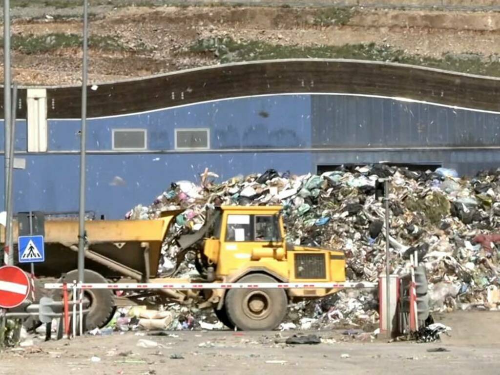 Il sindaco di Carini contro la Rap per i ritardi nell’avviare lo smaltimento dei rifiuti indifferenziati nella discarica di Bellolampo