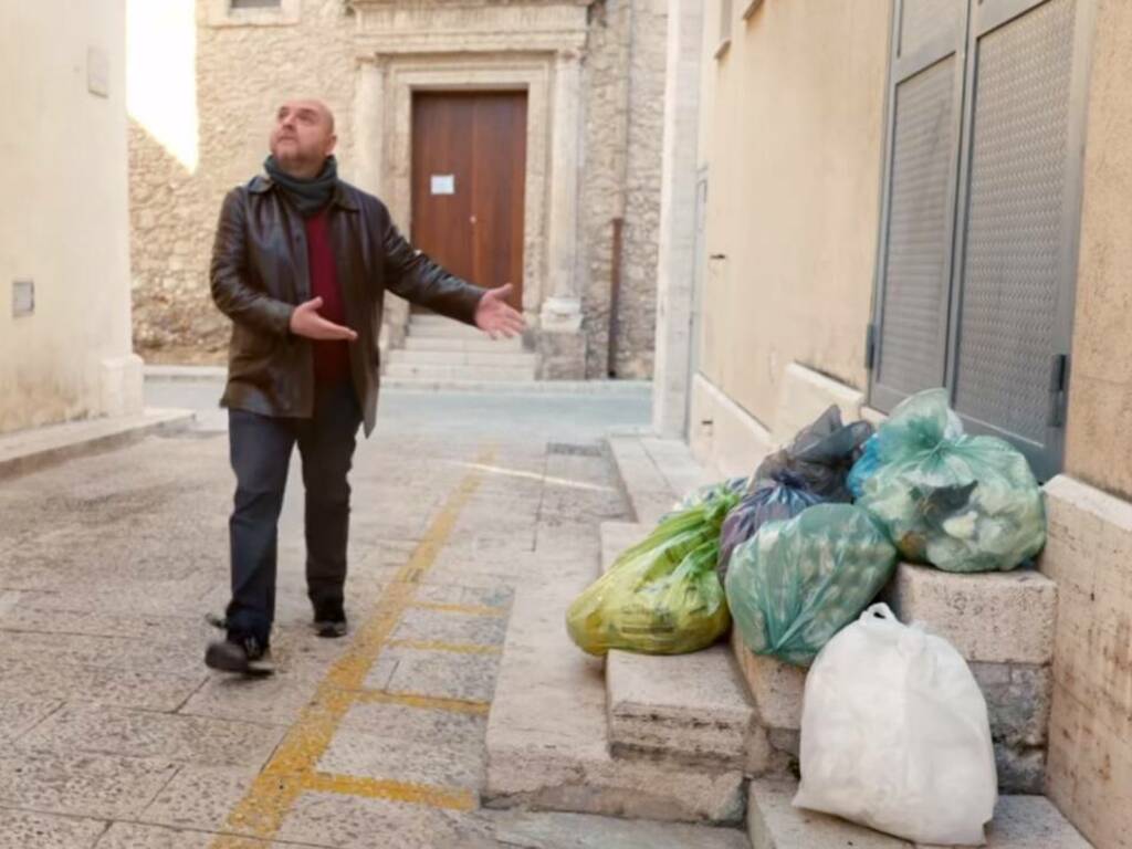Il Comune di Alcamo realizza uno spot contro l’abbandono dei rifiuti, testimonial, d’eccezione l’attore Antonio Pandolfo 