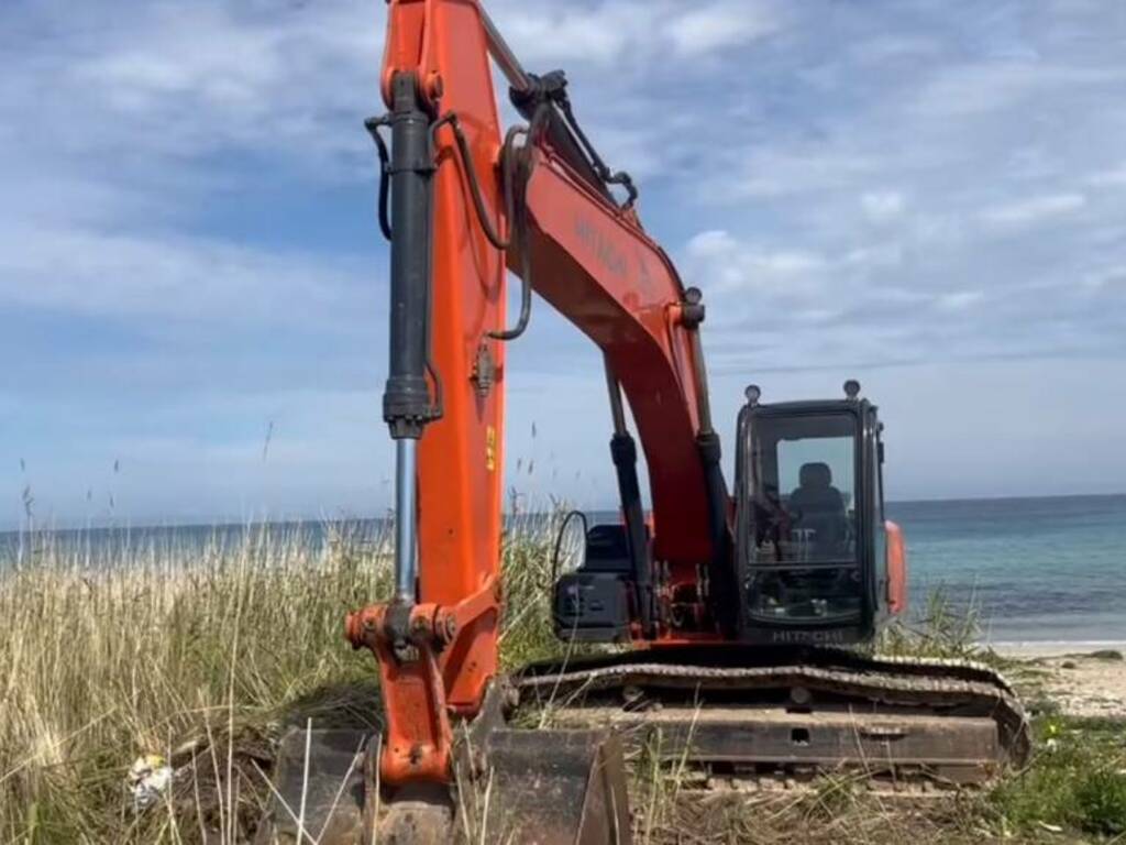 Partono da oggi i lavori di confisca della costa a Carini dopo le demolizioni delle villette abusive dei mesi scorsi 