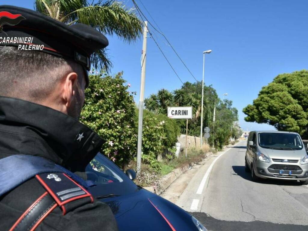In due rubano grondaie da un condominio di Carini, arrestati dai carabinieri dopo essere stato colti sul fatto