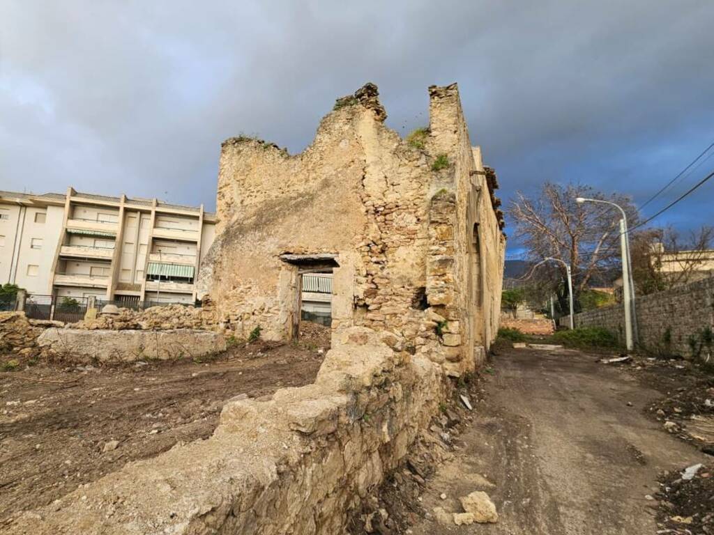 Le storiche case Bellaroto di Partinico liberate dai rifiuti e dal degrado in generale in cui versavano da decenni  
