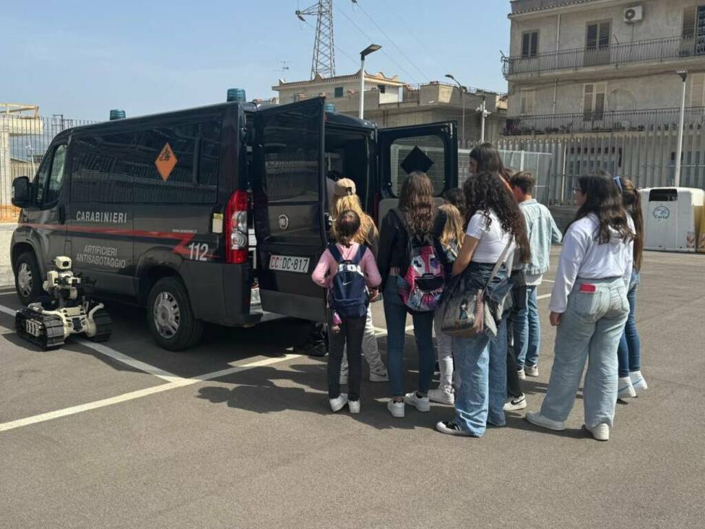 Accolti alla caserma dei carabinieri di Partinico alcuni alunni di Montelepre nell’ambito di un progetto di educazione alla legalità 