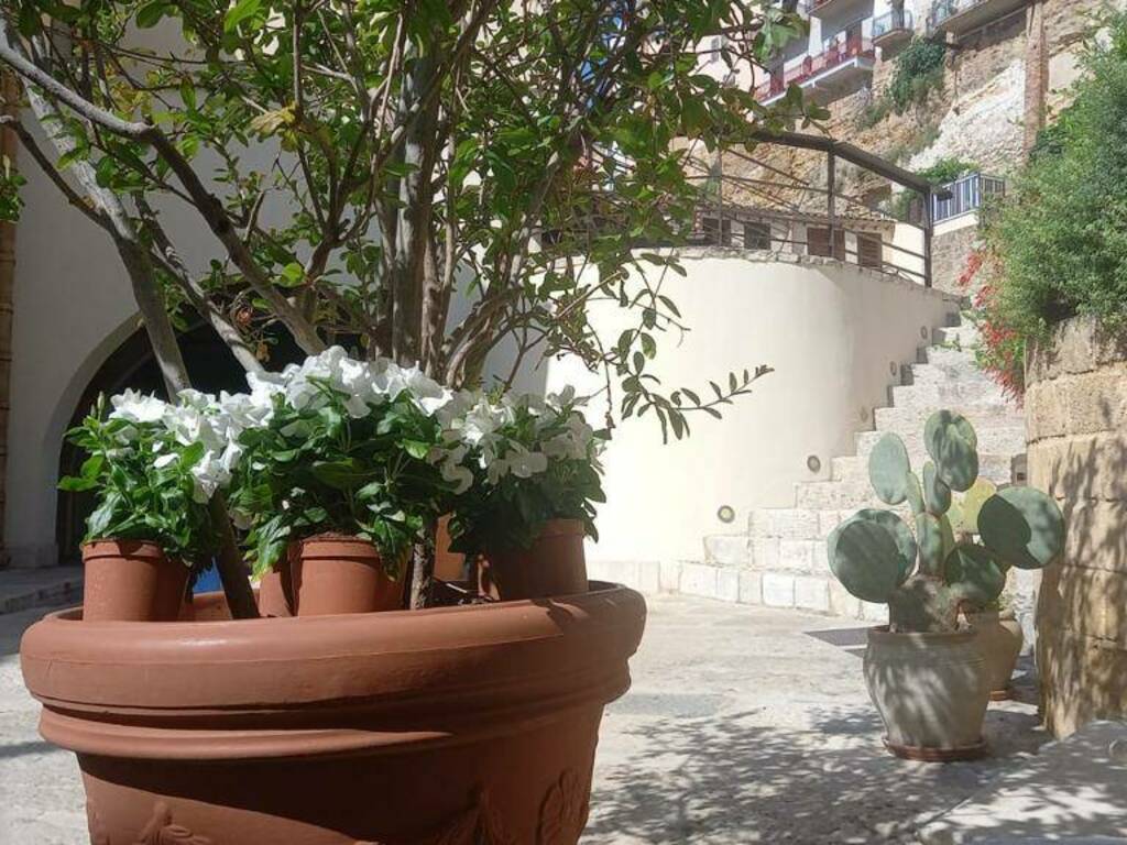 Il Comune lancia a Castellammare del Golfo il concorso sul balcone più bello per rendere la città più accogliente  