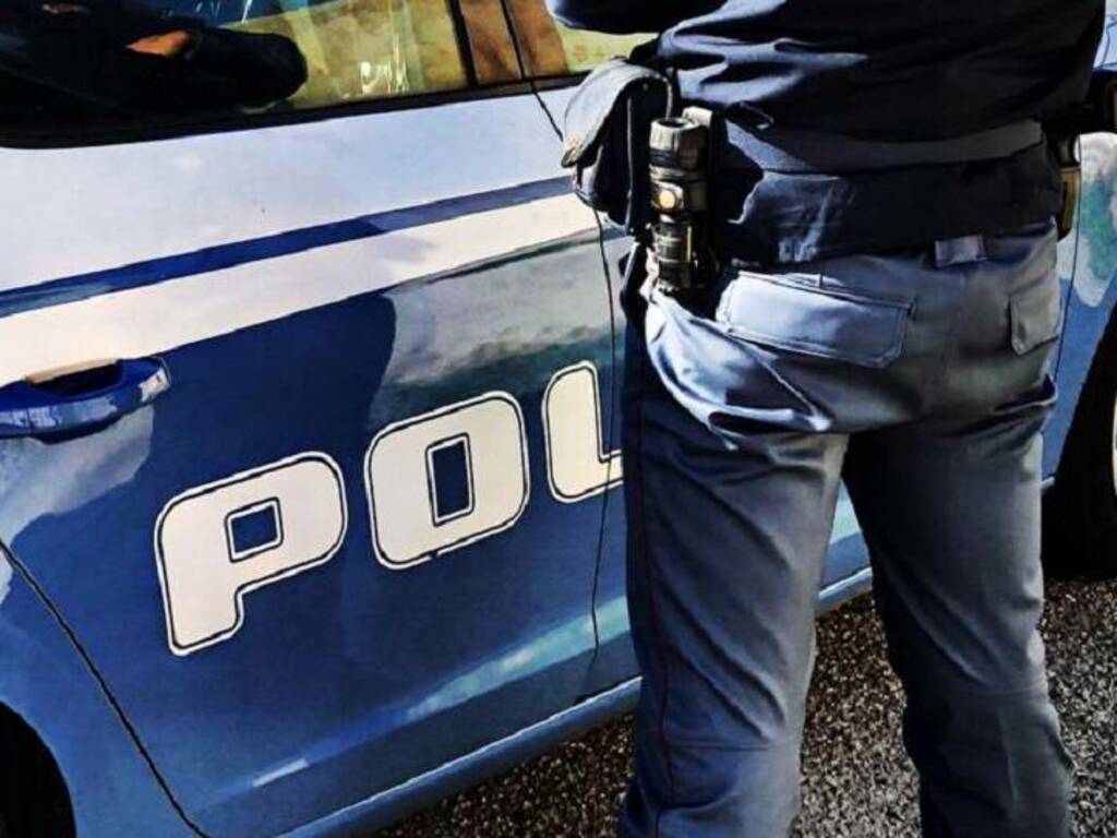 Polizia e carabinieri nella sede della Quadrifoglio group di Partinico hanno sequestrato documenti dopo la strage di operai a Casteldaccia   