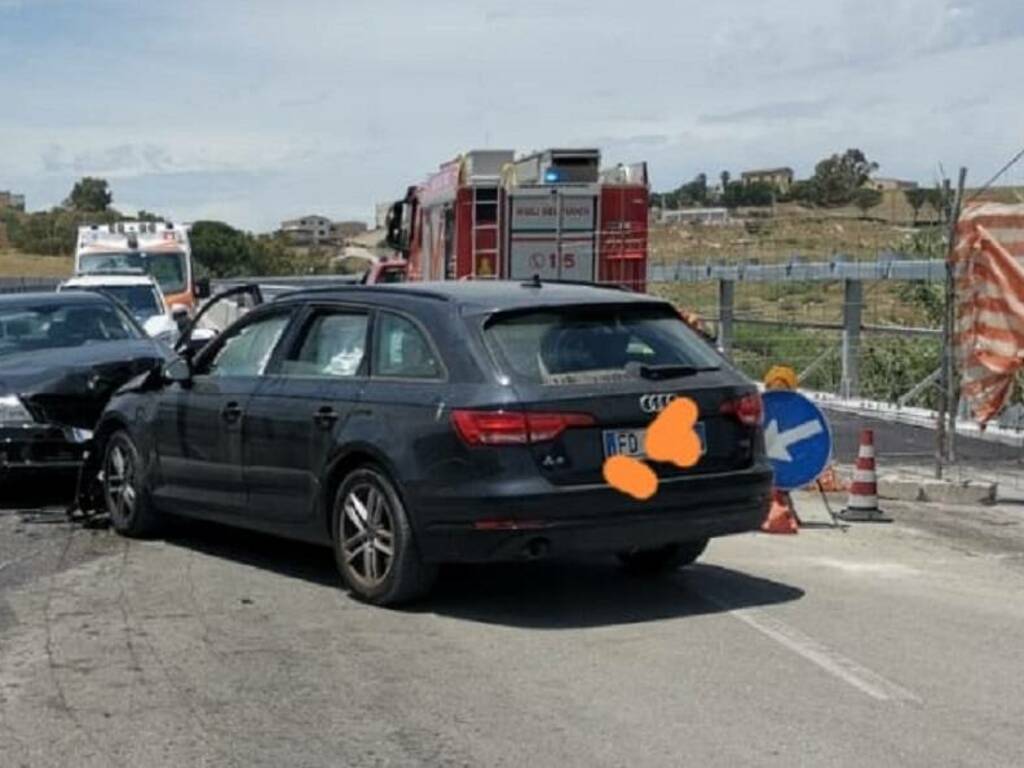 Due incidenti questa mattina sulla statale 113 ad Alcamo, quattro auto coinvolte e due feriti lievi tra cui un partinicese